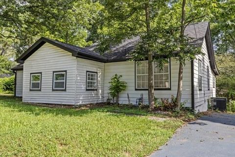 Homes For Sale - 1339 Lyle Avenue<br/> Atlanta, GA 30344