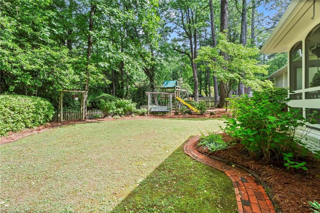 1518 Rochelle Drive, Atlanta, Georgia image 28
