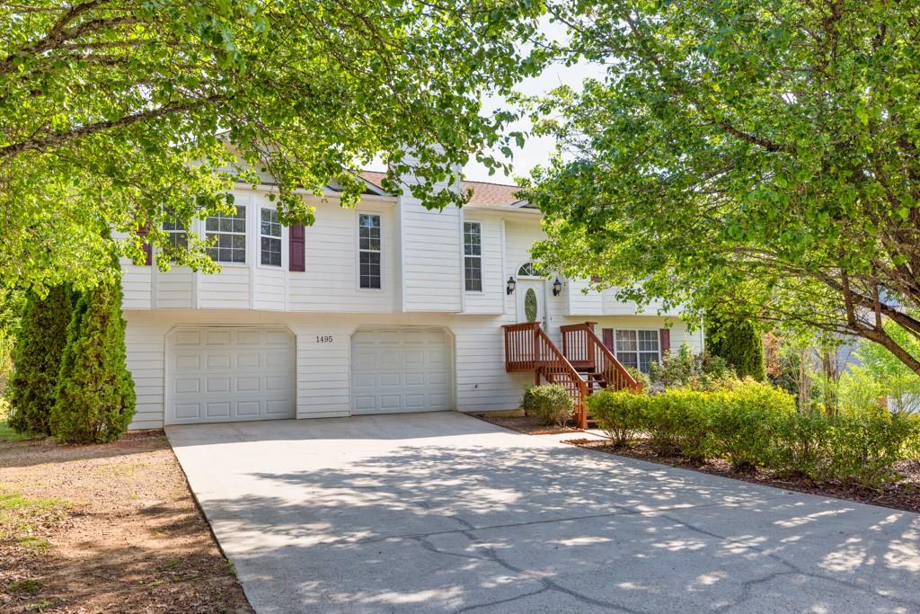 A great move-in ready home in the great subdivision of Chateau Royale. The kitchen includes a view to the family room, a full appliance package, and an eat-in kitchen. Separate dining room with views from the kitchen. Beautiful stone fireplace in living room. Deck from main level with stairs down to very large backyard. Minutes to shopping, restaurants, and schools. Great home in a great location!