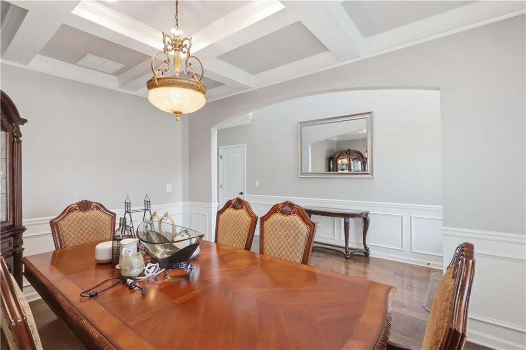 1713 Tricklin Springs