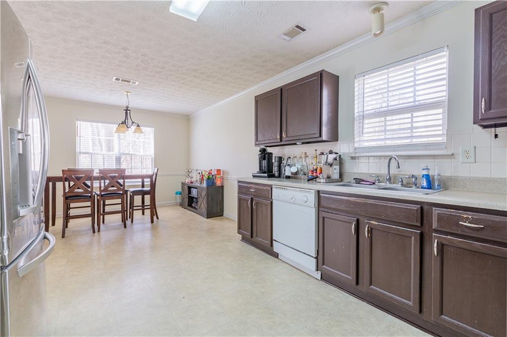 4236 Shoreside Circle, Snellville, Georgia image 6
