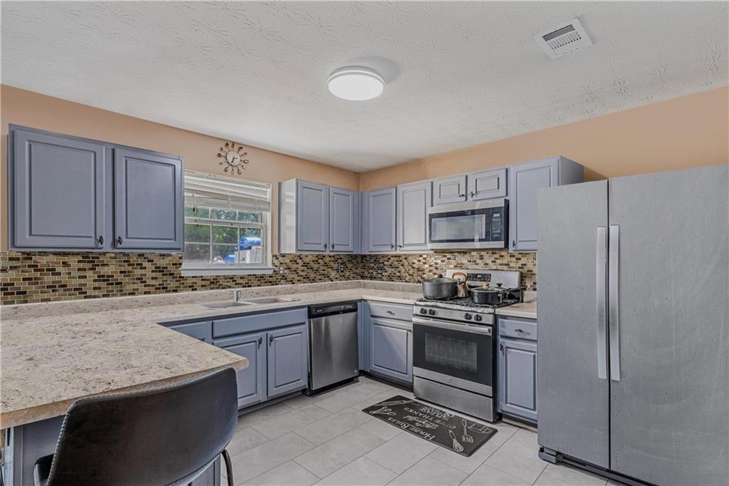 240 Creekview Boulevard, Covington, Georgia image 3