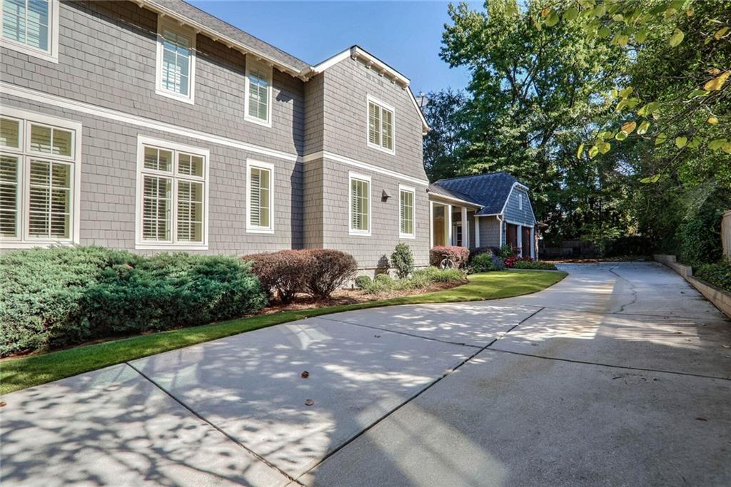 1691 Doncaster Drive, Atlanta, Georgia image 4