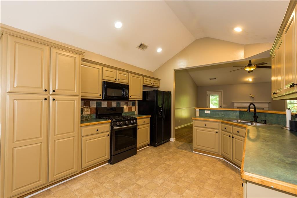 5533 Rose Ridge Court, Flowery Branch, Georgia image 12