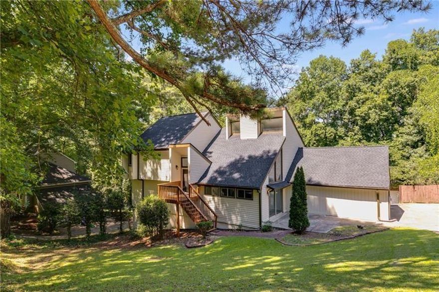 Price Change! Great Location!!! Come and see this spacious four bedroom two full baths and a 2 half bath, with Full finished Basement. Home located in East Cobb. "Well-maintained" and "move-in ready" 
This gorgeous home is perfect for any family. There is plenty of space to grow and the finished basement offers a great opportunity for a game room, play room, office, or extra storage. Beautiful hardwood floors. Great neighborhood - featuring an established, quiet cul-de-sac and several family-friendly parks within 5-10 minute drive.