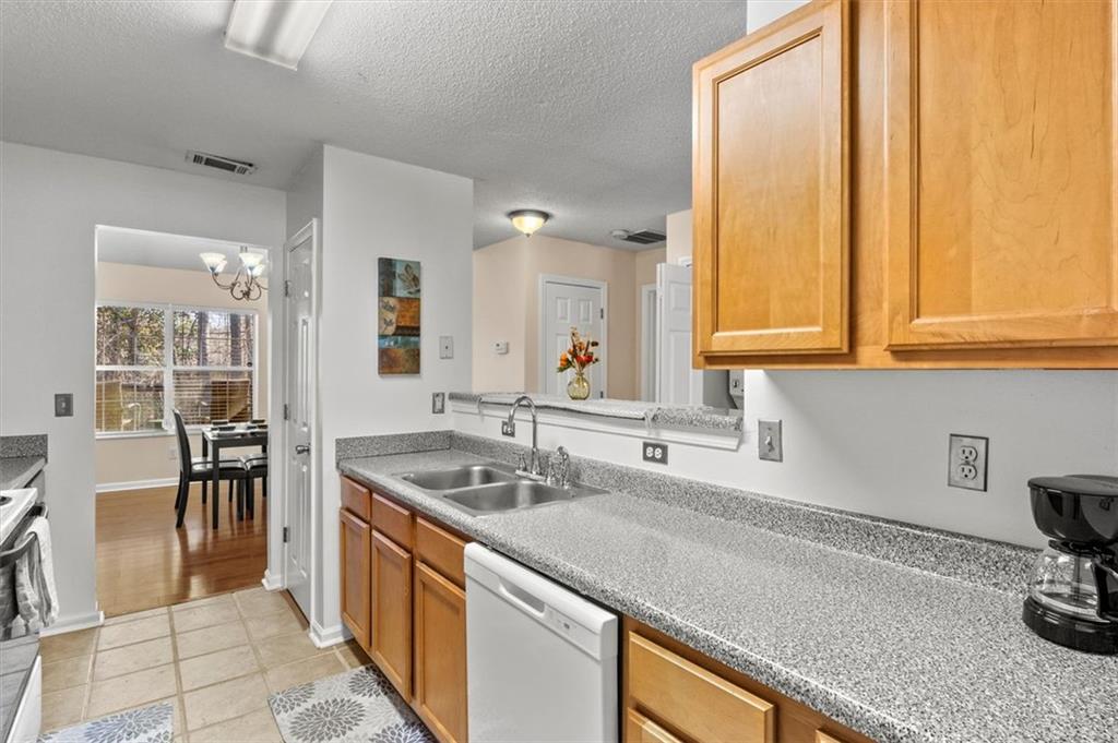 849 Hillandale Lane, Lithonia, Georgia image 8