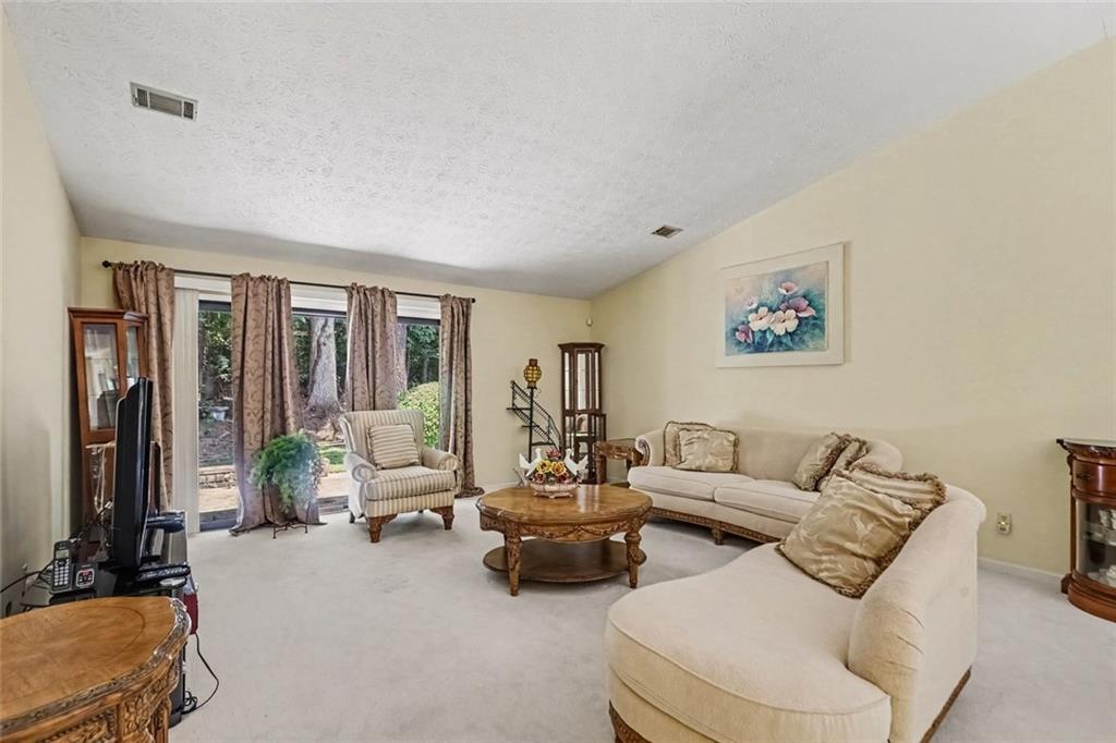 7107 Forest Lane