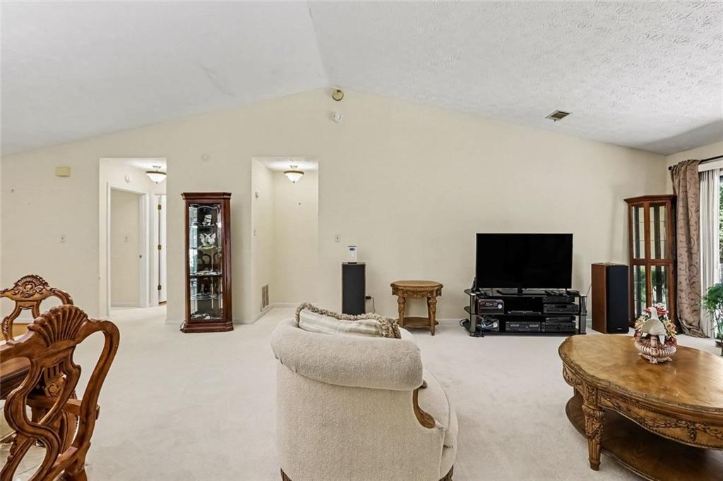 7107 Forest Lane