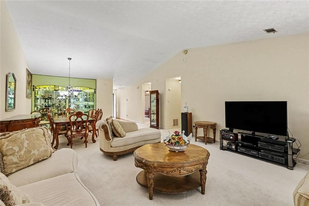 7107 Forest Lane
