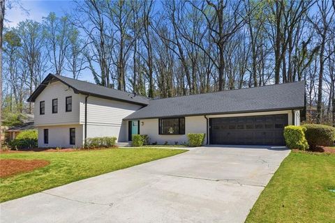 Homes For Sale - 2827 Livsey Court<br/> Tucker, GA 30084