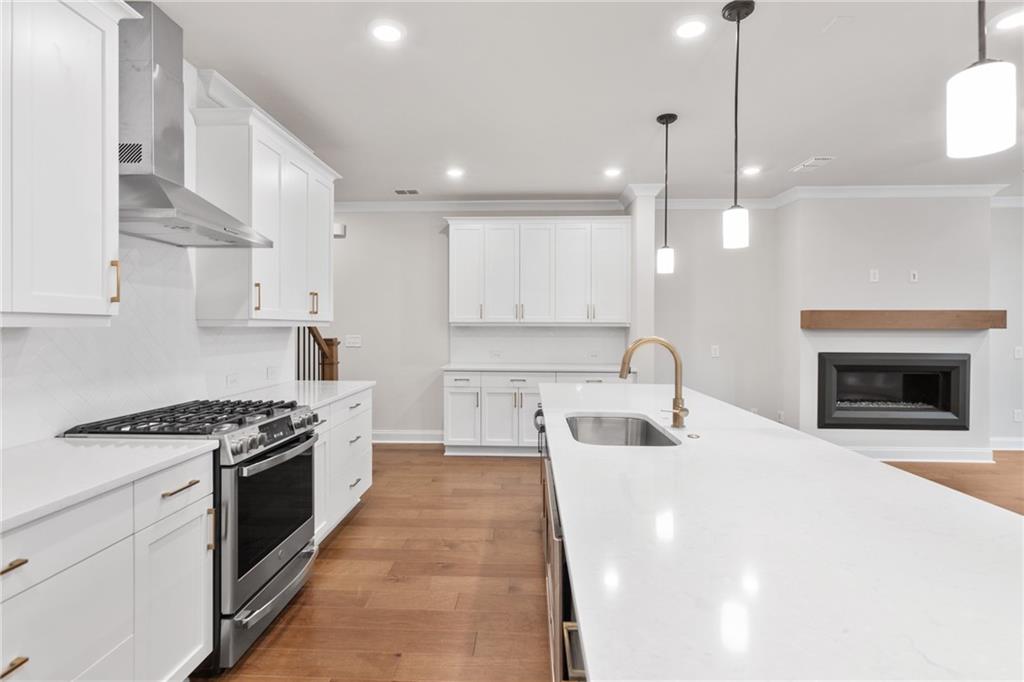 5472 Bandolino Lane