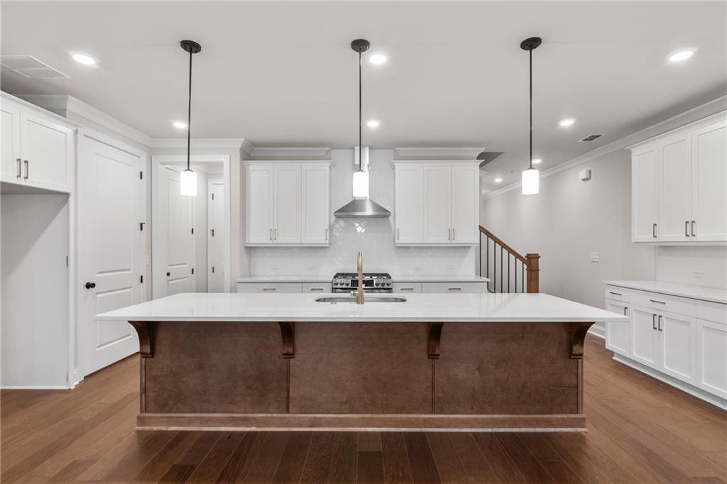 5472 Bandolino Lane