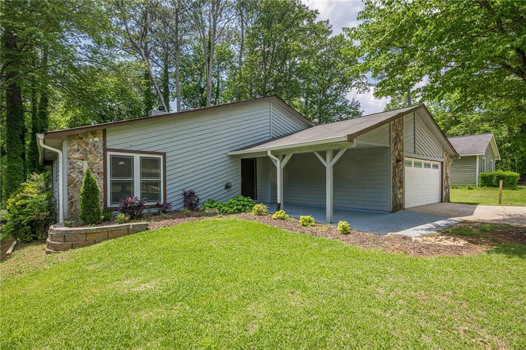 9985 Lake Forest Way, Roswell, Georgia image 38