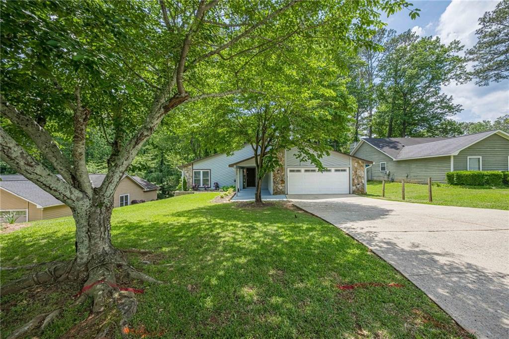 9985 Lake Forest Way, Roswell, Georgia image 39