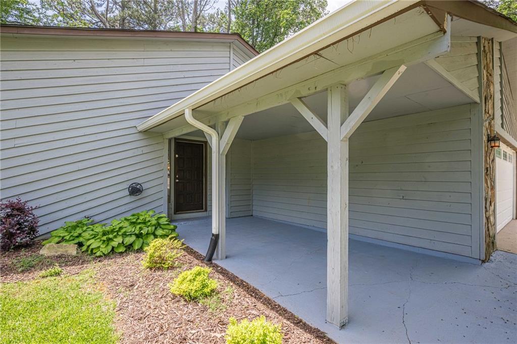 9985 Lake Forest Way, Roswell, Georgia image 37
