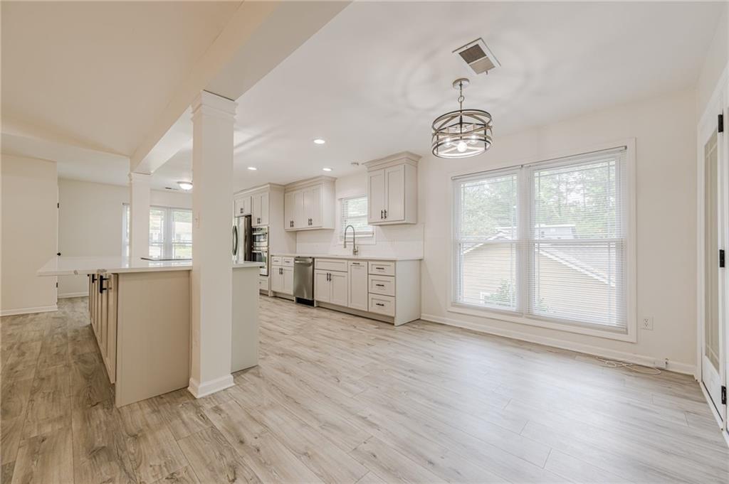 9985 Lake Forest Way, Roswell, Georgia image 13