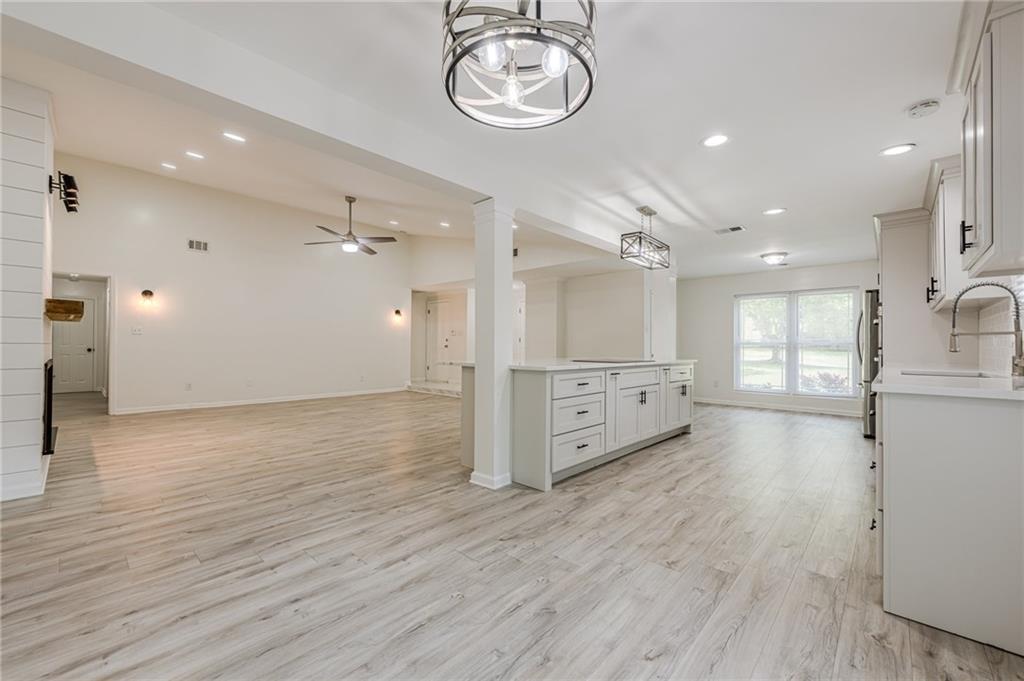 9985 Lake Forest Way, Roswell, Georgia image 12