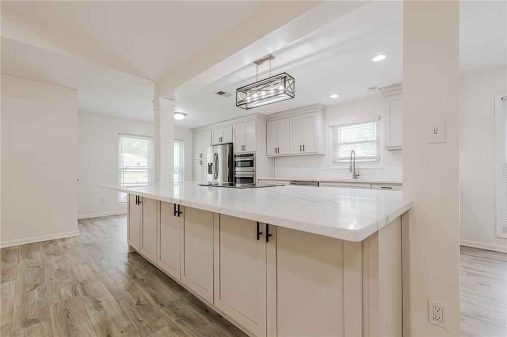 9985 Lake Forest Way, Roswell, Georgia image 6