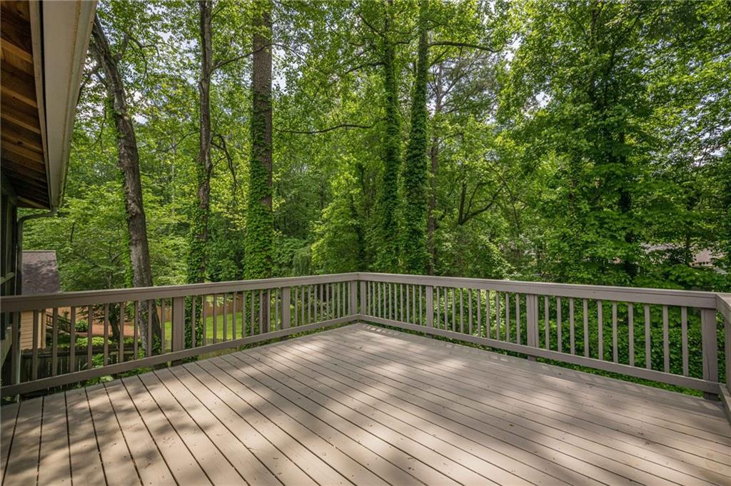 9985 Lake Forest Way, Roswell, Georgia image 33