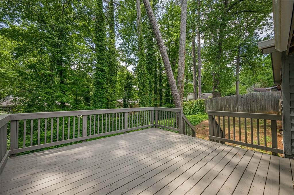 9985 Lake Forest Way, Roswell, Georgia image 32