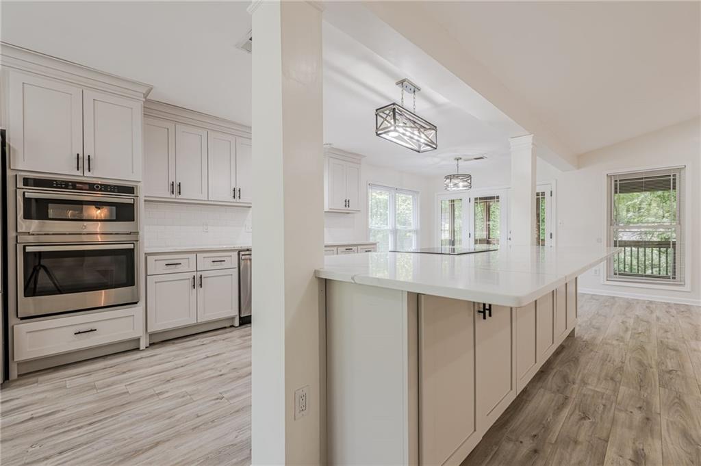 9985 Lake Forest Way, Roswell, Georgia image 7