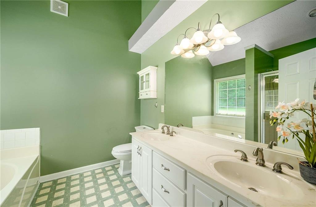 1978 Elmwood Circle, Snellville, Georgia image 17