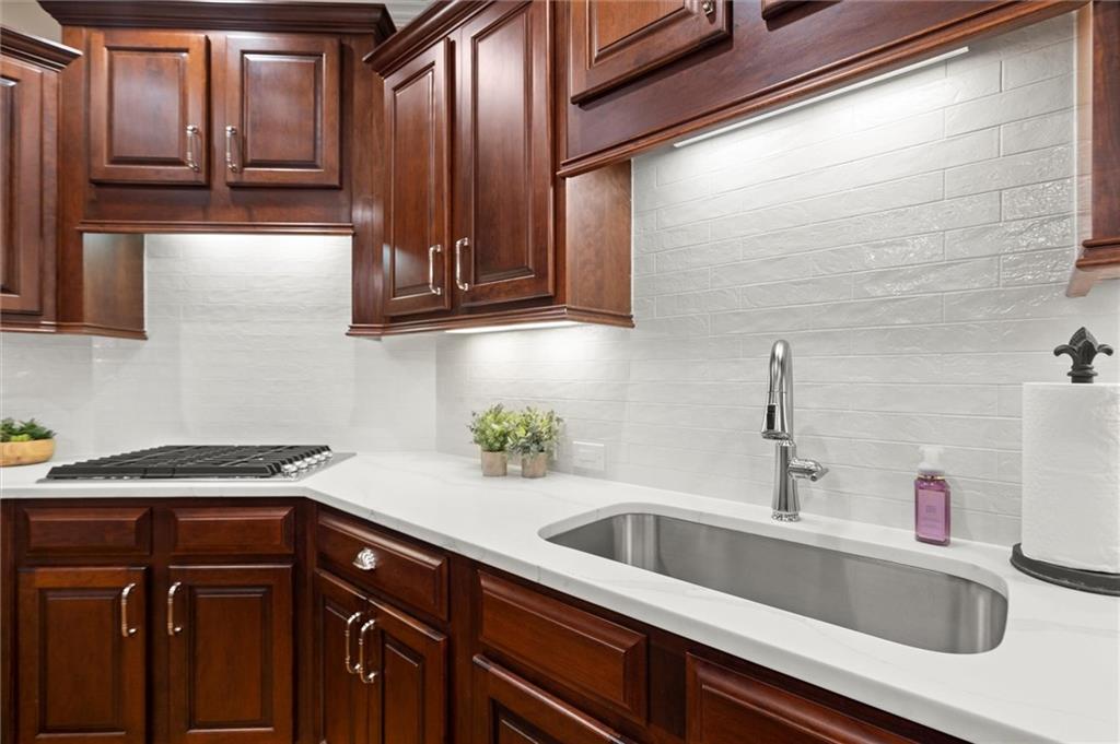 4905 Village Green Drive, Roswell, Georgia image 32