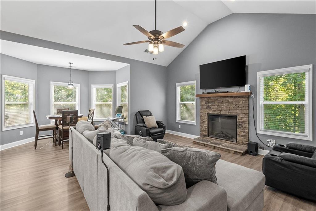 3104 Lakeview Parkway