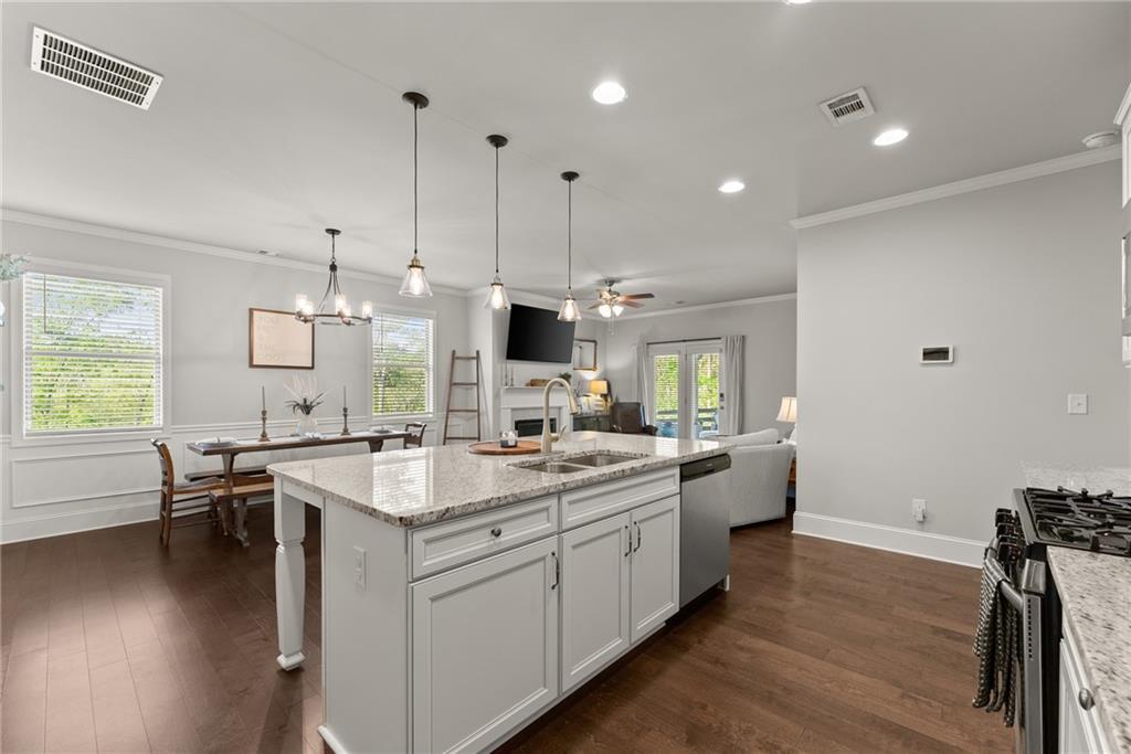 6564 Crosscreek Lane, Flowery Branch, Georgia image 11