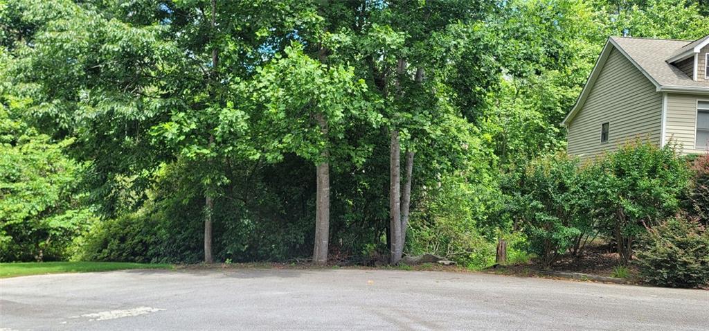 A great property in the Heart of Kingwood Subdivision. Over one acre. Come build your dream home on this property.
