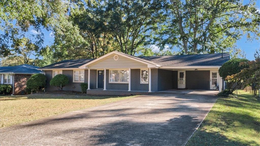 526 Pineview Drive SE