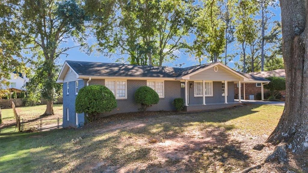 526 Pineview Drive SE