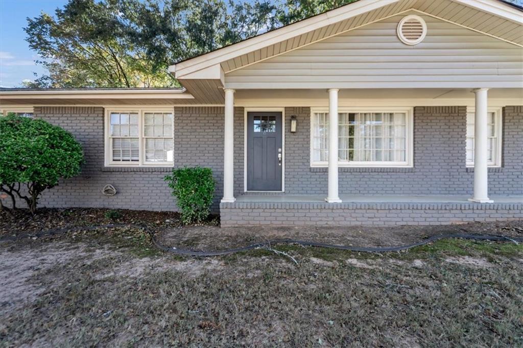 526 Pineview Drive SE