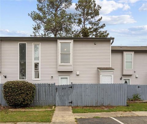 Townhouse For Sale - 257 Country Club Drive<br/> Jonesboro, GA 30238