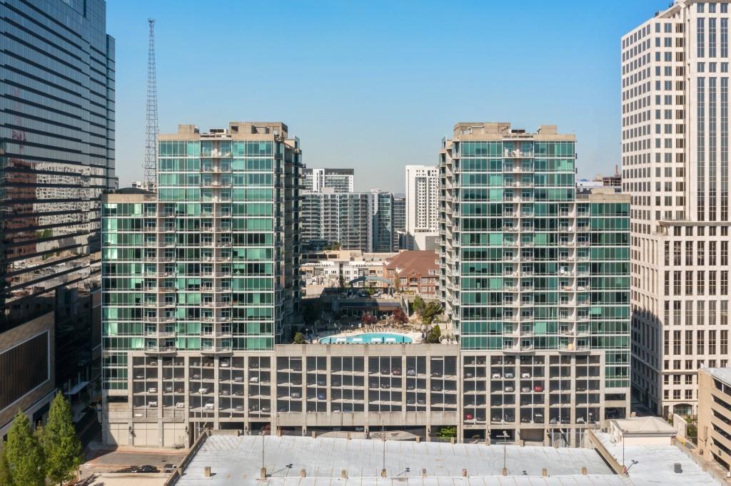 METROPOLIS - Residential