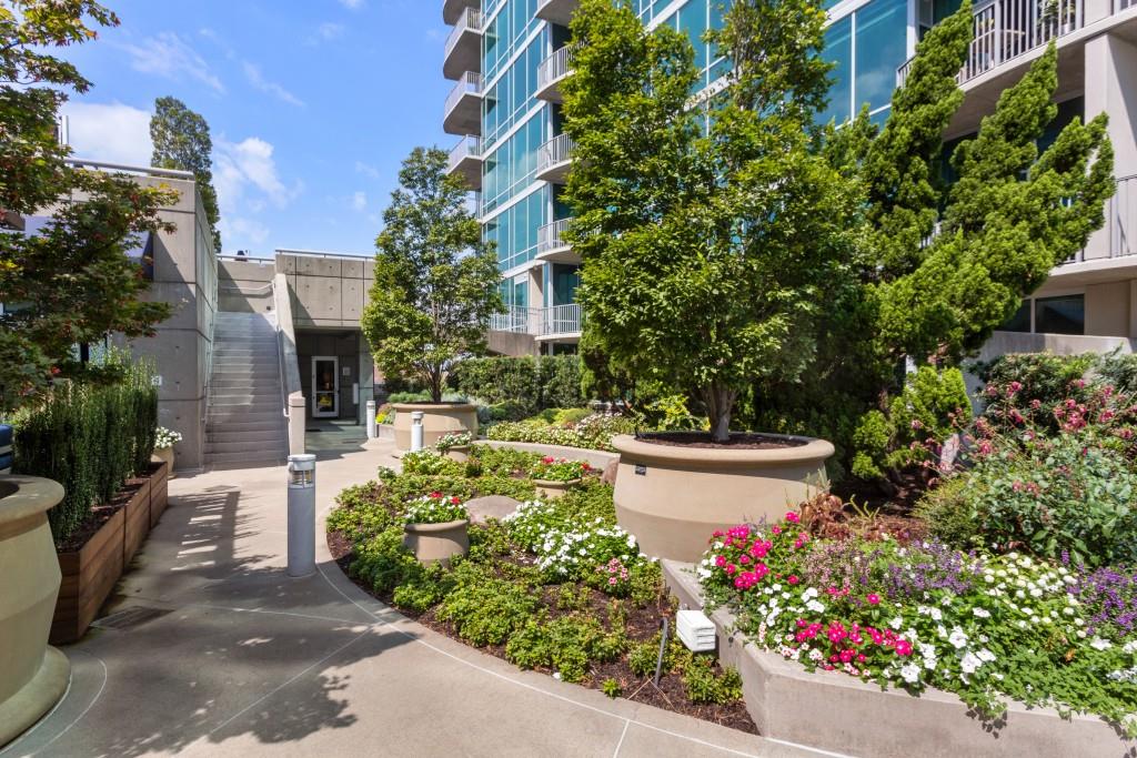 METROPOLIS - Residential