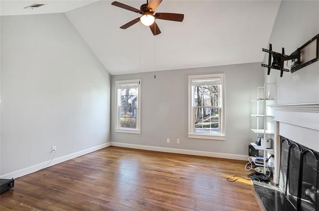 355 DEERING Road NW