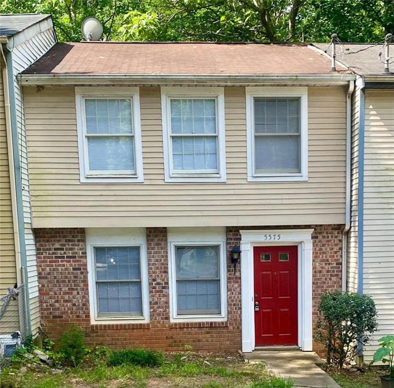 Great 2-story townhome, ready for new tenant, 2 bedrooms, 1.5 bath, conveniently located near shopping, schools, interstates.