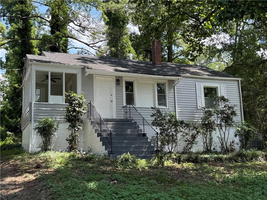 Charming West End single family residence with Craftsman style exterior. Newly renovated inside and outside. Fresh paint, floorig, and appliances. 2BR 1full bath home with easy access to shopping, restaurants, Kroger, Beltline Trail, Hwy I-20, Cascades shopping district, and 10 minutes from downtown Atlanta. Come see this spacious home today.
