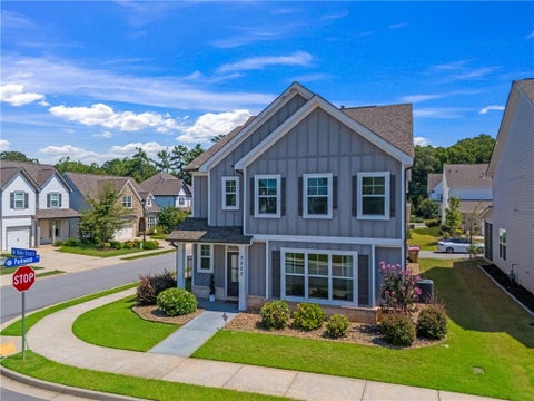 Homes For Sale - 5222 Blake Branch<br/> Flowery Branch, GA 30542