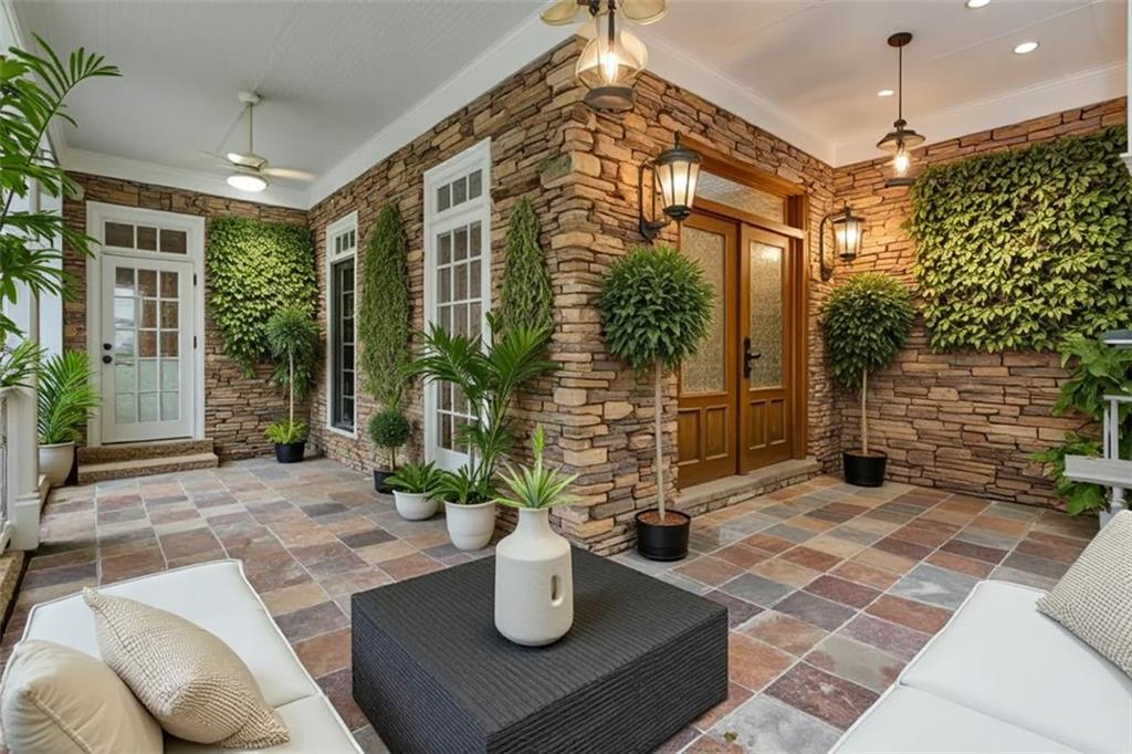 2068 Coolidge Way NW