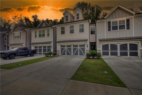 Townhouse For Sale - 5137 Sidney Square Drive<br/> Flowery Branch, GA 30542