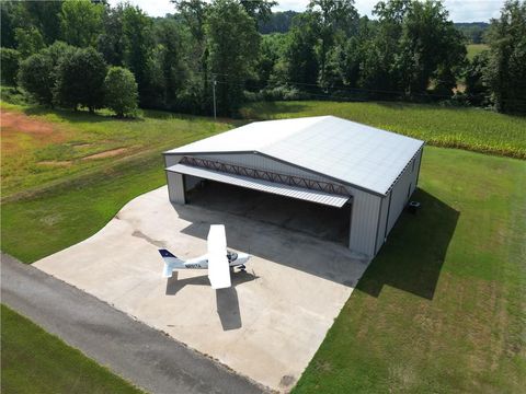 Homes For Sale - 807 Sewell Road<br/> Lavonia, GA 30553