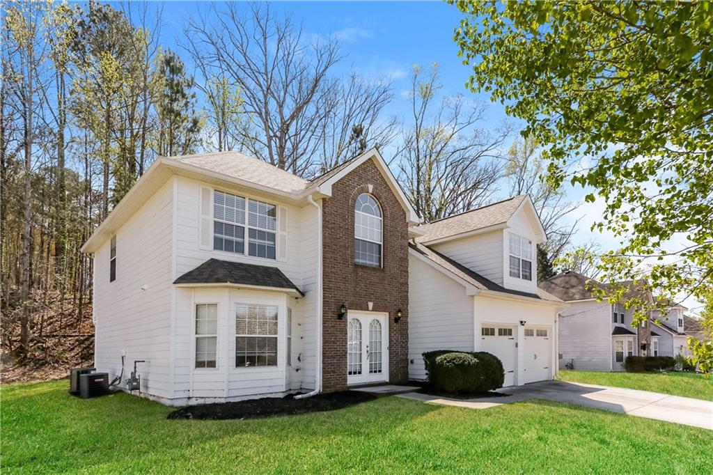 Spacious 5BR/3BA home in the desirable Rockbridge Place community! This well-maintained two-story traditional offers a flexible layout ideal for multi-generational living. One bedroom and full bath on the main level provide convenience for guests or a home office. Upstairs you'll find four additional bedrooms, including a large primary suite with vaulted ceiling, walk-in closet, and private en-suite bath featuring double vanities, soaking tub, and separate shower.
The main floor features a formal living room and dining room, plus a separate family room with fireplace open to the eat-in kitchen with breakfast area. Laundry room is located on the main level. Enjoy outdoor living with a private, level backyard and patio—great for entertaining or relaxing.
Home is located in a quiet cul-de-sac within the Shiloh school district, just minutes from shopping, dining, parks, and Hwy 78. No HOA. Move-in ready!