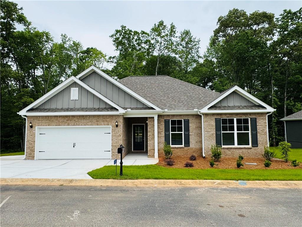 132 Golden Oaks Drive, Hartwell, Georgia image 1