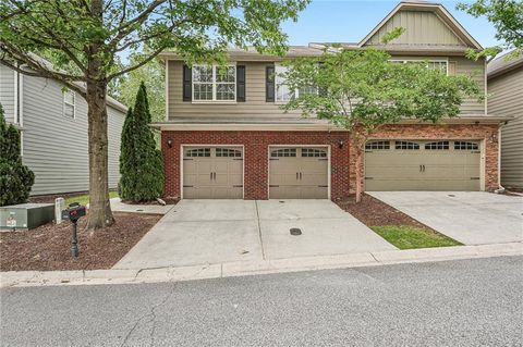 Townhouse For Sale - 2340 Whiteoak Lane<br/> Smyrna, GA 30080