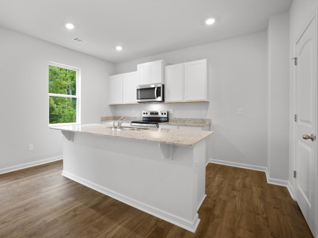 8228 Coldstream Drive, Fairburn, Georgia image 4