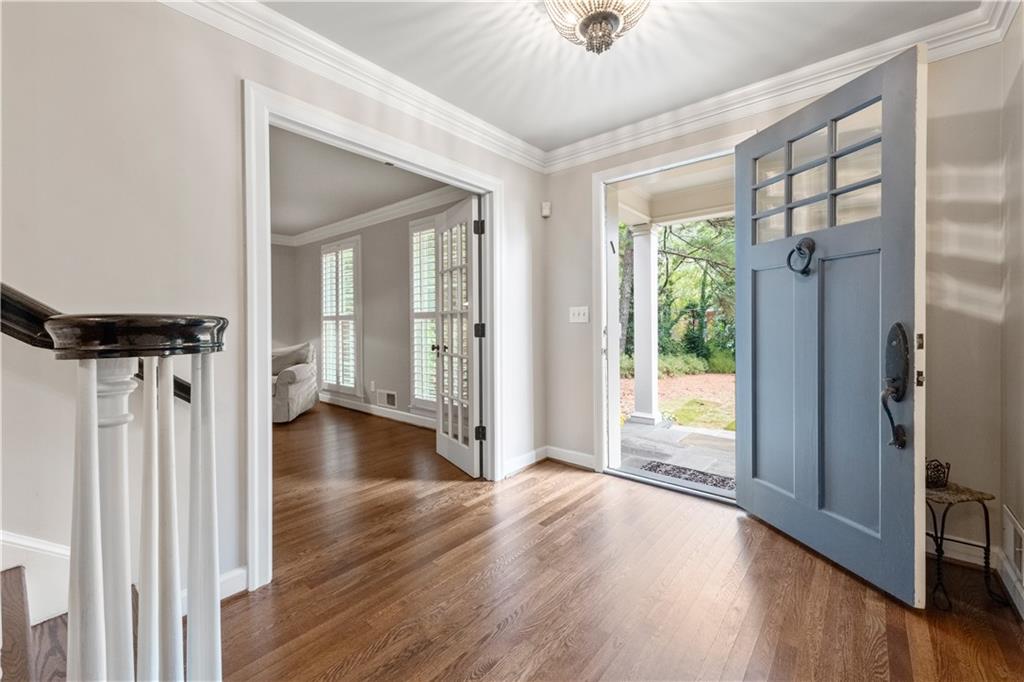 4220 Exeter Close NW