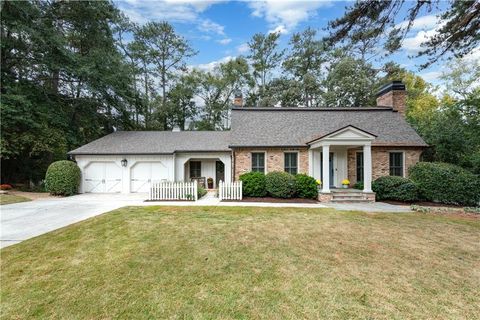 Photo of 4220 Exeter Close NW, Atlanta, GA 30327 (MLS # 7710485)