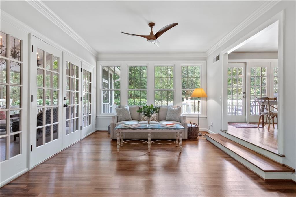 4220 Exeter Close NW